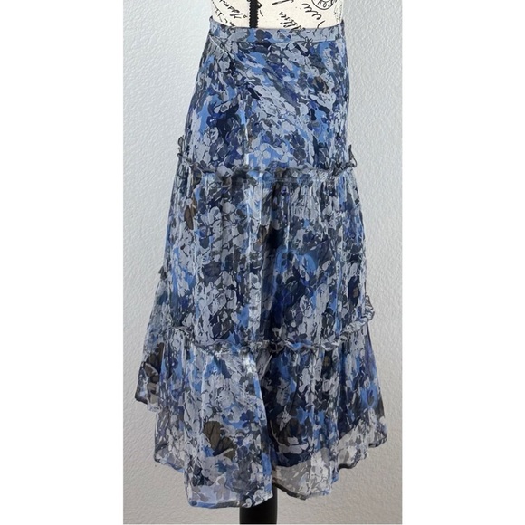 Burberry London Blue Floral print Teird Knee Length Skirt, size 8 US - Picture 3 of 12
